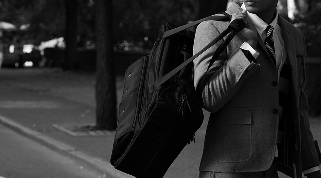 GentleMate Borsa Porta Abiti Da Viaggio Blu Con Tracolla E Profumatore